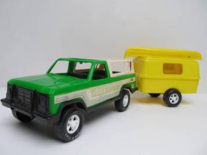 lot 129 image: Vintage 1970s Gay Toys Trail Blazer Truck wTrailer & Canoe 