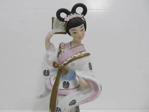 lot 139 image: Vintage Geisha Girl Fan Dancing Hand Painted Lefton Sculpture 8.5