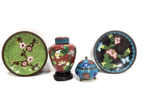 lot 185 image: Nice Collection of Small Vintage Oriental Cloisonne Pieces