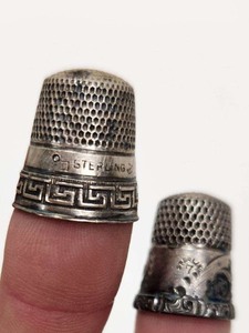 lot 225 image: Group of Vintage & Antique STERLING SILVER Thimbles 