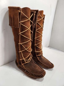 lot 234 image: Pair of Genuine MINNETONKA Moccasin Knee Boots - Mens Size 10