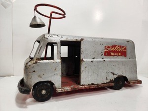 lot 260 image: Awesome Vintage 1950s Pressed Steel Childs Ride-On Sealtest Milk Advertising Truck
