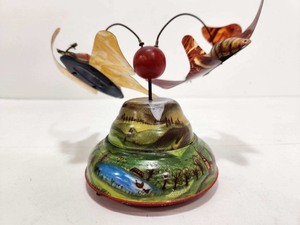 lot 264 image: Vintage Tin Litho German Spinning Butterfly Toy