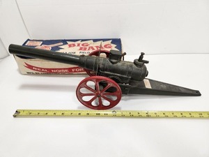 lot 319 image: Large Excellent Vintage BIG BANG Cannon wOriginal Box