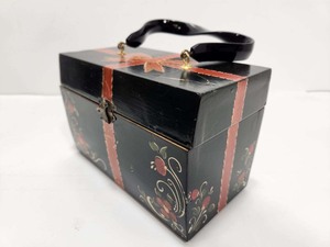 lot 316 image: Vintage Hand Painted Wood Box Purse