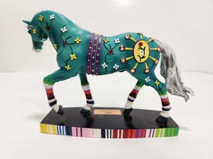 lot 298 image: Horse of a Different Color Elle Fitzpatrick Horse Statue