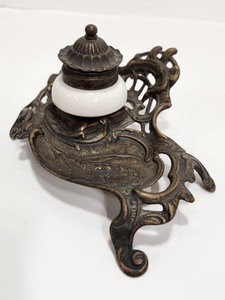 lot 297 image: Antique 1920s Art Nouveau Footed Brass Inkwell