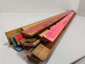 lot 282 image: Large Lot of Vintage Advertising Yardsticks