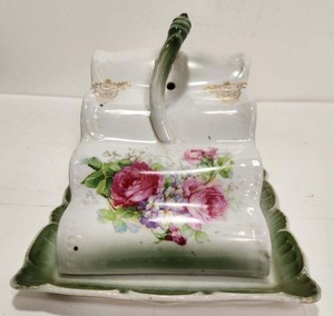 lot 280 image: Antique Victorian Porcelain Covered Cheese Dish