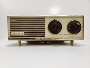 lot 278 image: Vintage ZENITH Tabletop Radio
