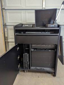 lot 10 image: Presentation Podium on Wheels With Equipment - Samsung SDP-860 SXGA Digital Presenter, Exetron Tuner & Switch, HP PC