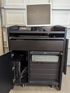 lot 12 image: Presentation Podium on Wheels With Equipment - Magnavox DV225MG9 DVD Player and 4 Head Hi-Fi Stereo VCR, Exetron Tuner & Switch, HP PC