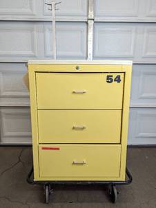 lot 18 image: Metal Restock Cart