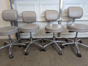 lot 22 image: Set of 4 Rolling Dr. Office Chairs - See Pictures