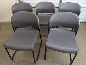 lot 26 image: 5 Stackable Chairs - See Pictures