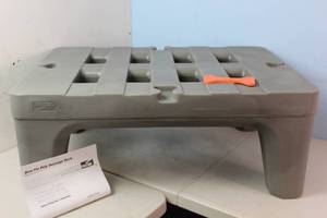 lot 65 image: Metro HP2248PDMB 48 x 22 x 12 Bow Tie Dunnage Rack with Microban Protection - 3000 lb. Capacity