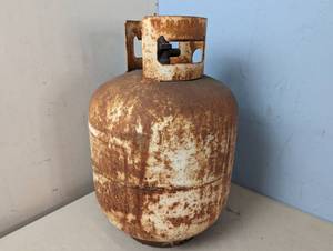 lot 200 image: Propane Tank - See Pictures