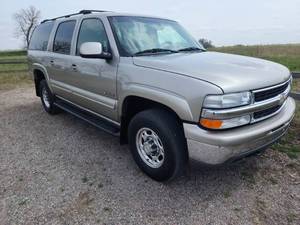 2000 CHEVROLET SUBURBAN K2500 LT 4X4..... LOW MILES....NO RESERVE