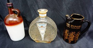 lot 7 image: (3) Vintage Liquor Containers