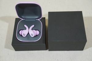lot 5 image: Beats Fit Pro Earbuds -Pink