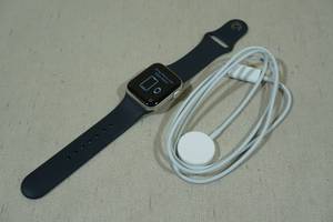 lot 11 image: Apple Watch SE 40mm Smart Watch with GPS