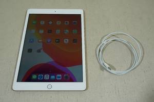 lot 12 image: iPad 7th Gen 32 GB Rose Gold