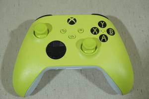 lot 17 image: Xbox Wireless Controller Lime Green