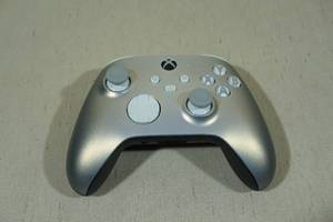 lot 19 image: Xbox Wireless Controller Silver