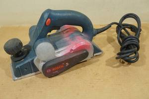 lot 24 image: Bosch PL1682 3.25 Corded Planer