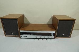 lot 27 image: Vintage Nivico JVC AMFM Stereo Radio & 8 Track Player