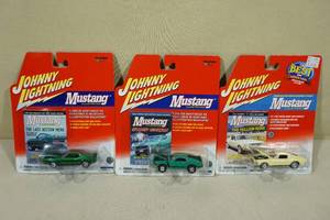 lot 30 image: 3 Johnny Lightning Die Cast Cars - Mustang Illustrated