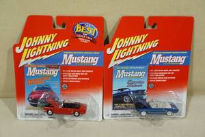 lot 39 image: 2 Johnny Lightning Die Cast Cars - Mustang Illustrated