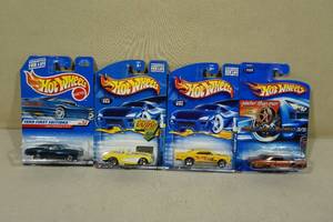 lot 64 image: 4 Hot Wheels Cars - Chevelle, Corvette, GTO, Riviera