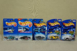 lot 65 image: 5 Hot Wheels Cars - Classics, Muscle