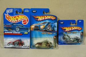lot 71 image: 3 Hot Wheels - Motorcycles