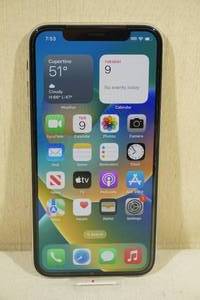 lot 120 image: Apple iPhone X 64 GB White Verizon