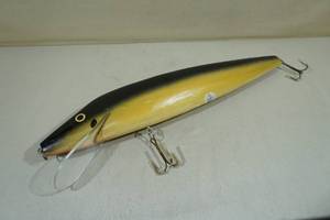 lot 150 image: Giant Novelty Crankbait Lure - 31.5 Long with Real Shark Treble Hooks