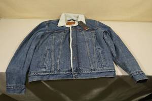 lot 198 image: Levi Strauss Wool Lined Denim Jacket -Size Large