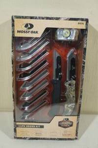 lot 209 image: Mossy Oak 11PK Knife Dress Kit