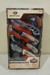 lot 210 image: Mossy Oak 4PK Variety Fixed Blade Knives