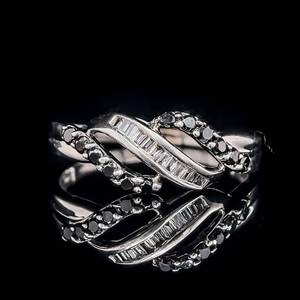 0.33 Carat Fancy Black & White Diamond Ribbon Triple Row Estate Ring in White Gold $1,450 Retail