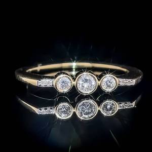 NEW Very FINE Diamond Three-Stone Bezel Delicate Square Top Slim Ring in Yellow Gold $1,650 Retail