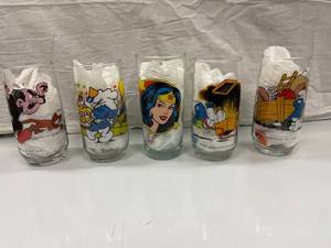 VINTAGE SMURFS SET OF 5 GLASSES.