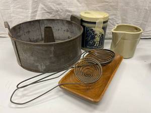 VINTAGE MISC KITCHENWARE.
