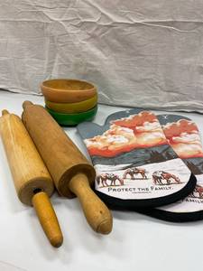 ROLLING PINS, OVEN MITTENS, ETC...
