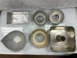 VINTAGE MISC KITCHEN BAKEWARE...