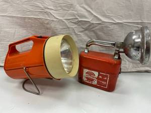 PAIR OF VINTAGE FLASH LIGHTS...