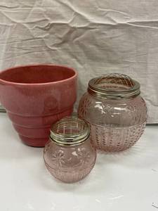 VINTAGE PINK FLOWER POT W TWO PINK...