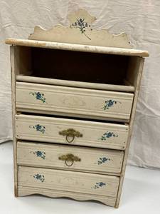 VINTAGE TOY DOLL DRESSER MISSING TO...