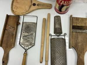PRIMITIVE MISC KITCHEN UTINSEL ITEM...